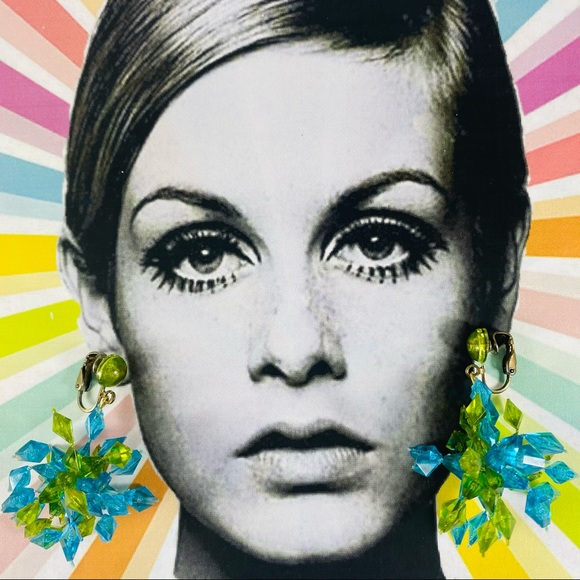 Vintage plastic sparkle starburst beaded earrings